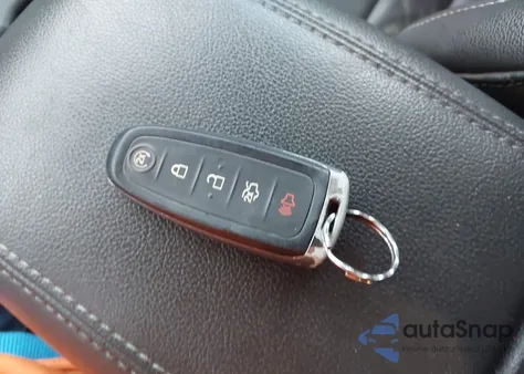 2016 Ford Escape Titanium z USA, uszkodzony, nr VIN 1FMCU9J92GUC33797